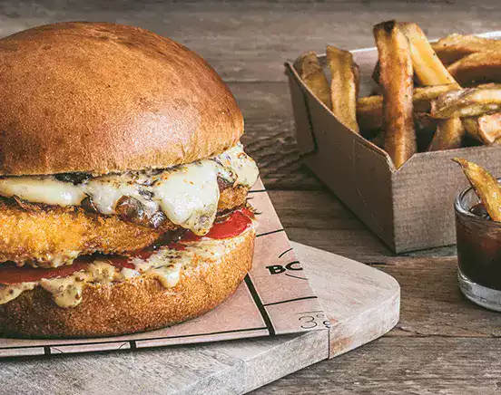 Burger Terroir, au filet de poulet pané & saveurs de nos régions