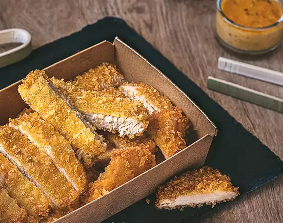 Filets de poulet panés, croustillants et savoureux, en boîte à partager