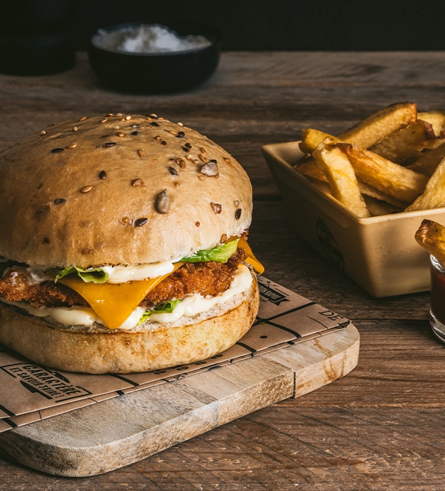 Burger Poulet, au filet de poulet pané & saveurs universelles